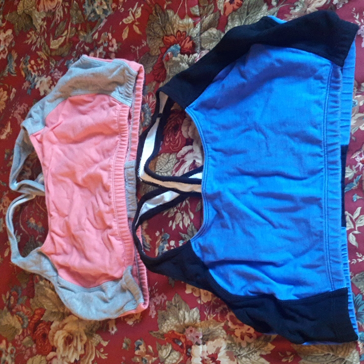 2 Pullover Bras